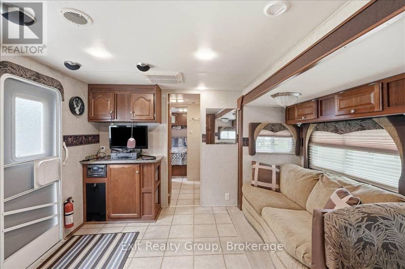 71 Cooke Lane — photo 10 of 37