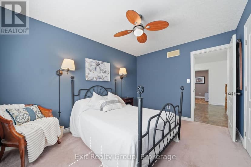 23 Mount Grove Crescent — photo 13 of 40