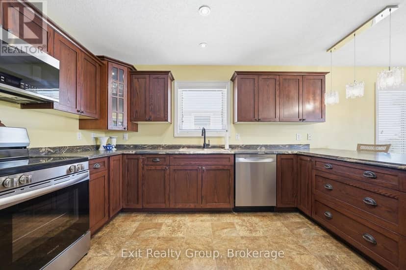 23 Mount Grove Crescent — photo 16 of 40
