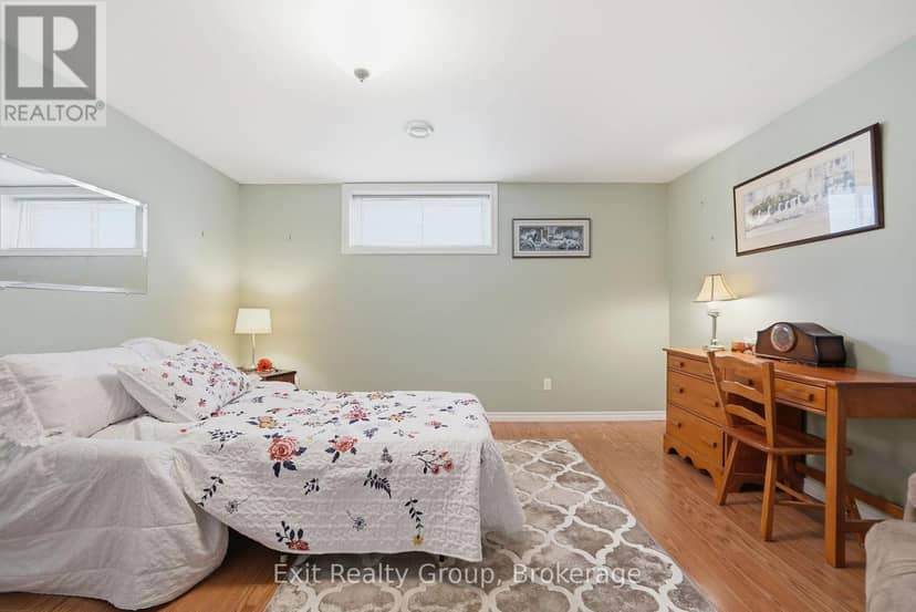 23 Mount Grove Crescent — photo 35 of 40