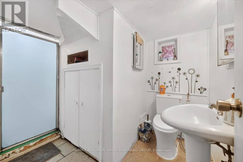 19 Wigan Crescent — photo 15 of 24