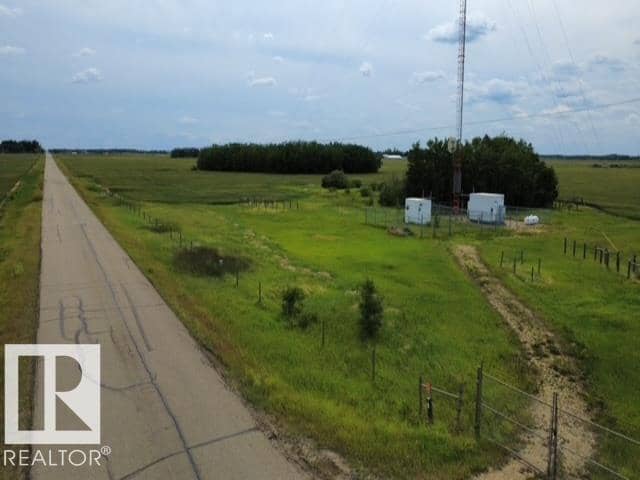 RR 250 & Twpr 492 — photo 17 of 36