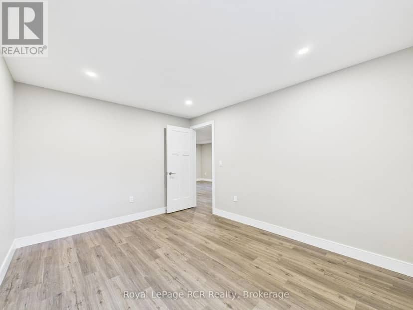 36 Jordan Crescent — photo 23 of 31