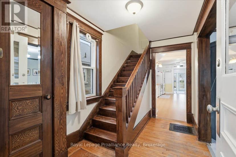 46 Victoria Street, Quinte West, photo 3