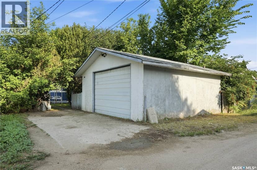 1015 J Avenue N — photo 4 of 26