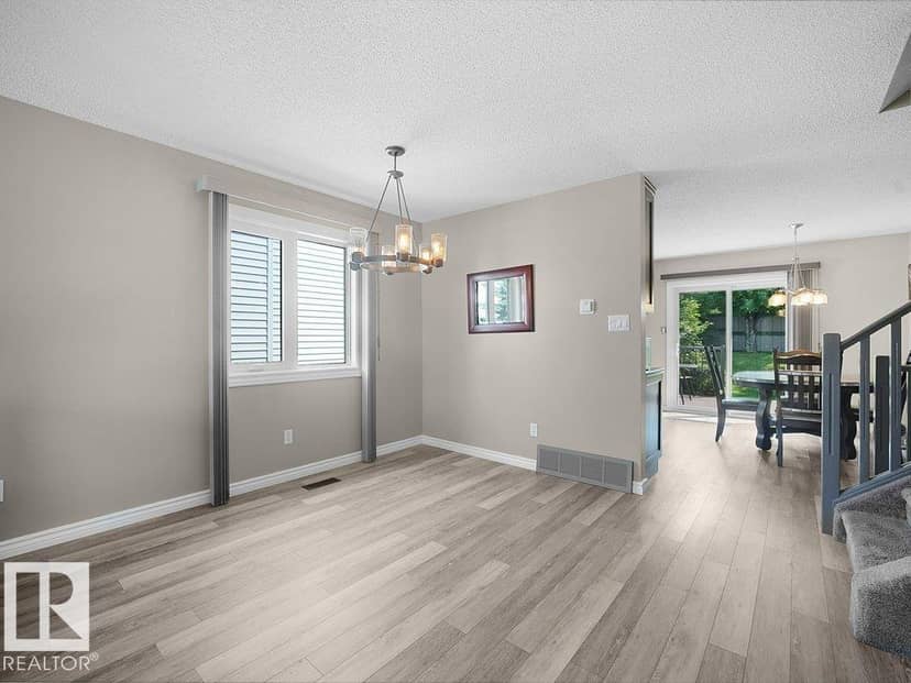 330 Pearson Cr NW — photo 15 of 40