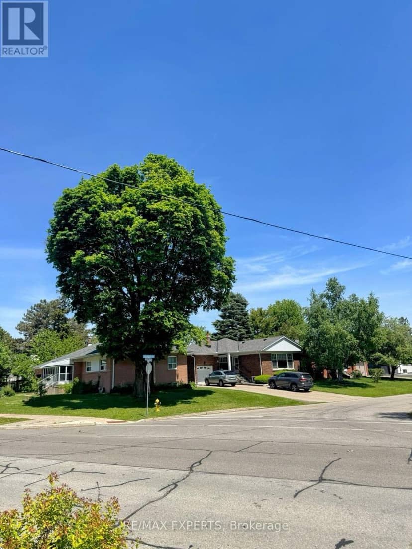 71 Lloyd Manor Road, Toronto, photo 3