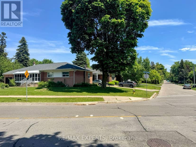 69 Lloyd Manor Road, Toronto, photo 2