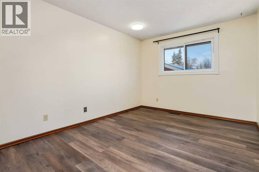 36 Grandview Crescent — photo 13 of 27