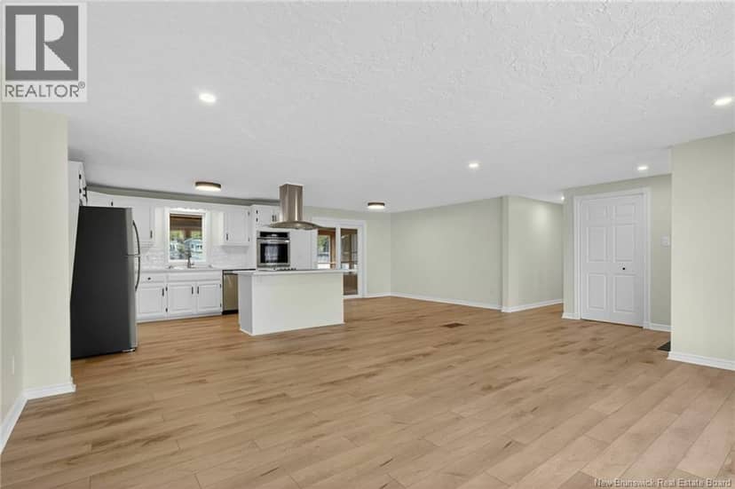 125 Evangeline Street — photo 5 of 20