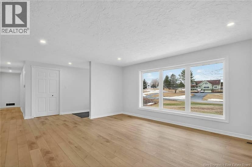 125 Evangeline Street — photo 4 of 20