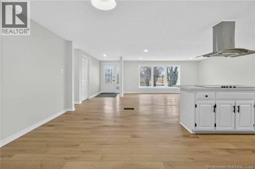 125 Evangeline Street — photo 10 of 20