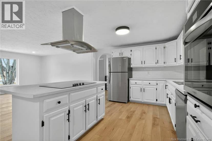 125 Evangeline Street — photo 8 of 20
