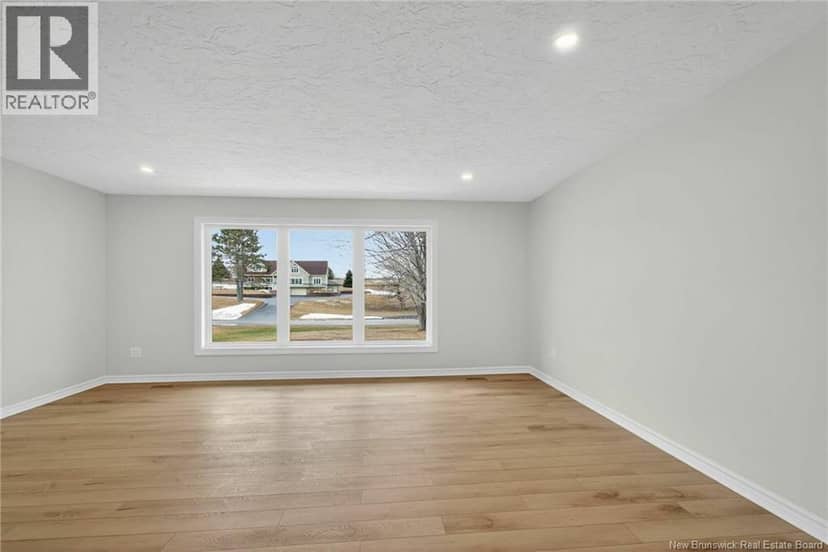 125 Evangeline Street — photo 2 of 20
