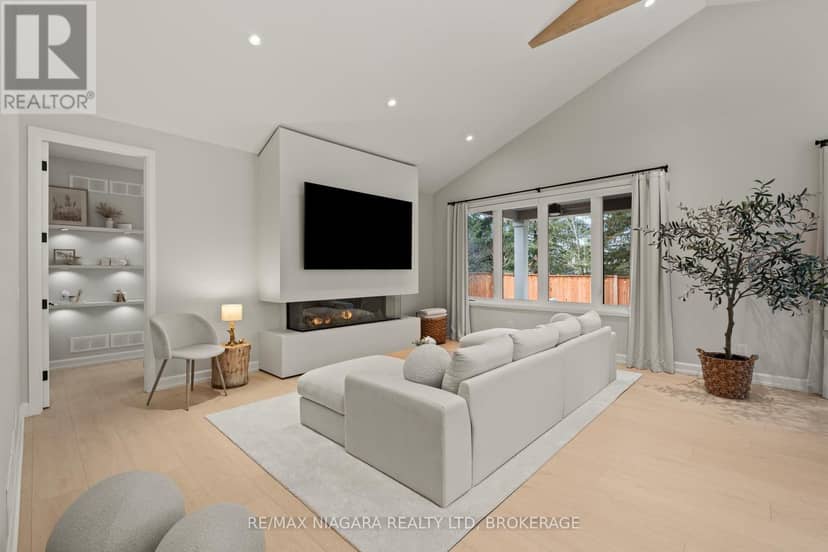 27 Maple Leaf Avenue S — photo 4 of 40