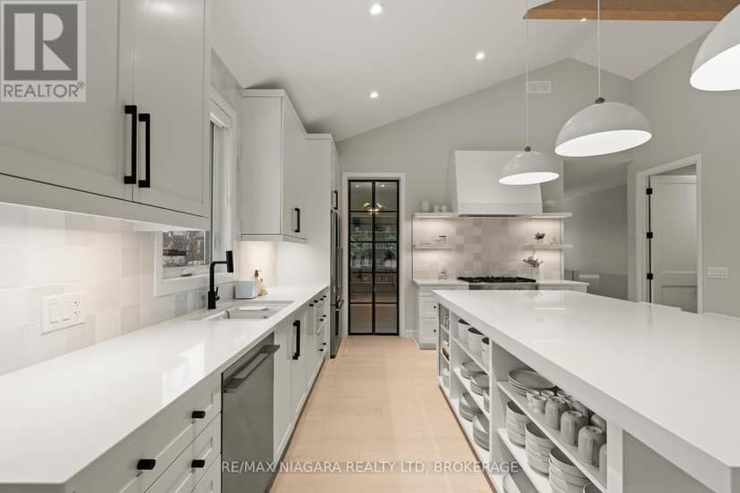27 Maple Leaf Avenue S — photo 6 of 40