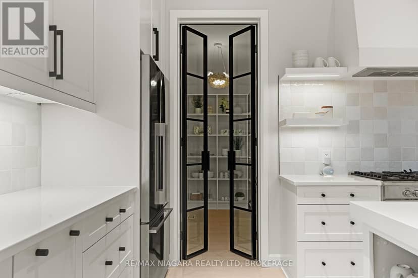 27 Maple Leaf Avenue S — photo 9 of 40