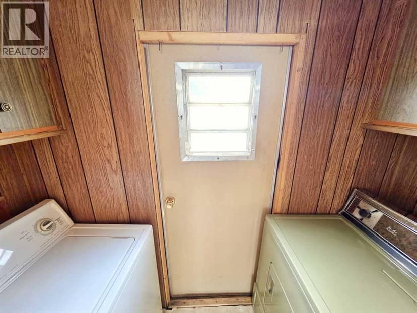 4206 54 Street — photo 10 of 18