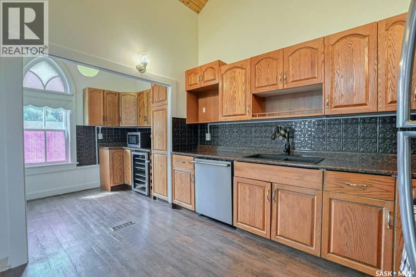 229 Victoria STREET — photo 13 of 32
