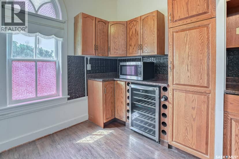 229 Victoria STREET — photo 15 of 32