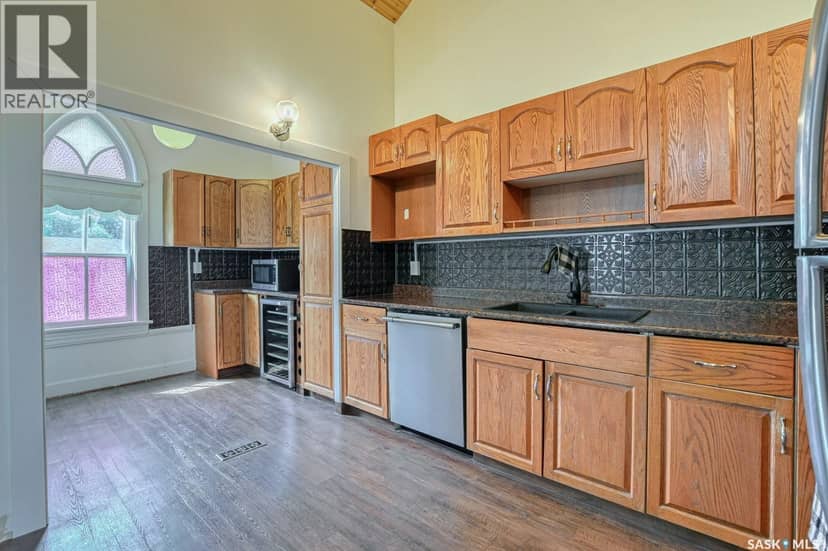 229 Victoria STREET — photo 16 of 32