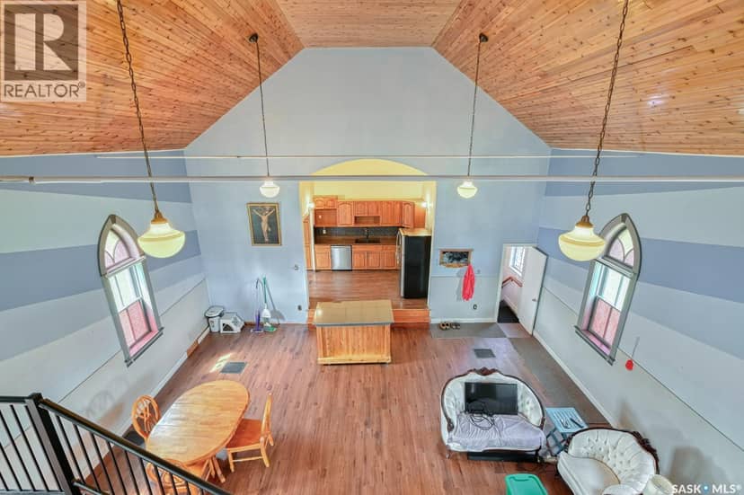 229 Victoria STREET — photo 3 of 32