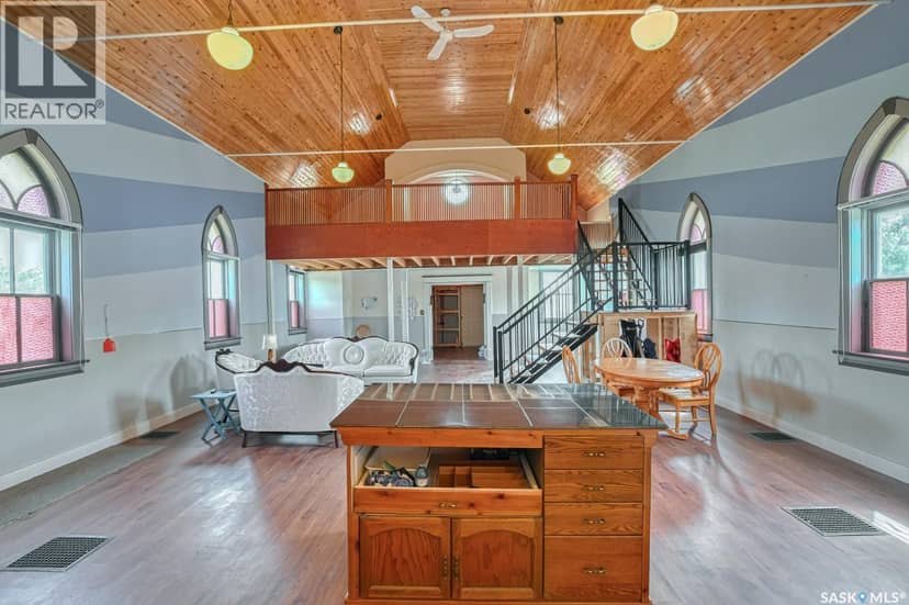 229 Victoria STREET — photo 4 of 32