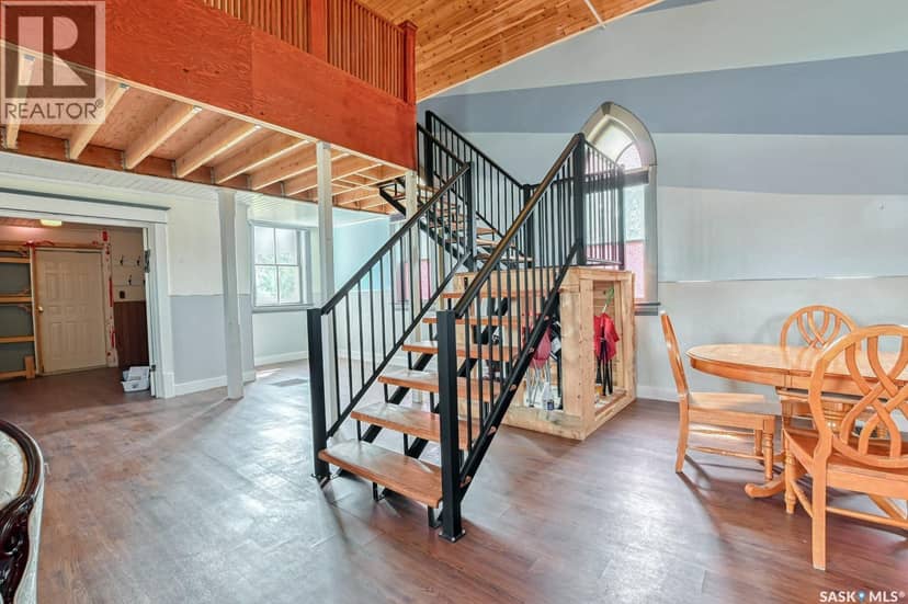 229 Victoria STREET — photo 8 of 32