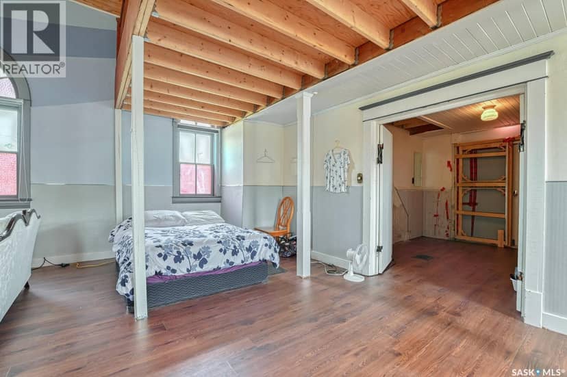 229 Victoria STREET — photo 9 of 32
