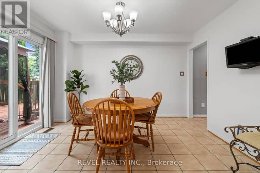 8 Cochrane Avenue — photo 10 of 37