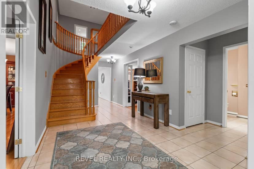 8 Cochrane Avenue, Brampton, photo 3