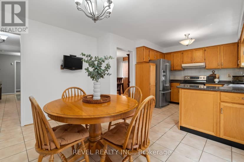 8 Cochrane Avenue — photo 9 of 37