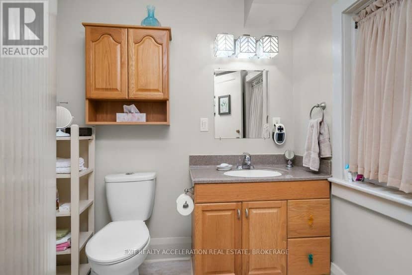 232 Dundas Street W — photo 20 of 40