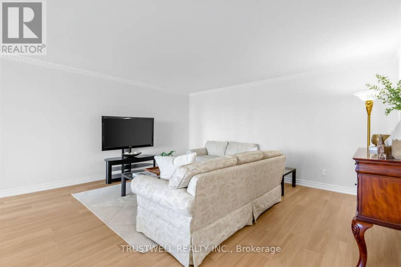 703 - 3181 Bayview Avenue — photo 17 of 40