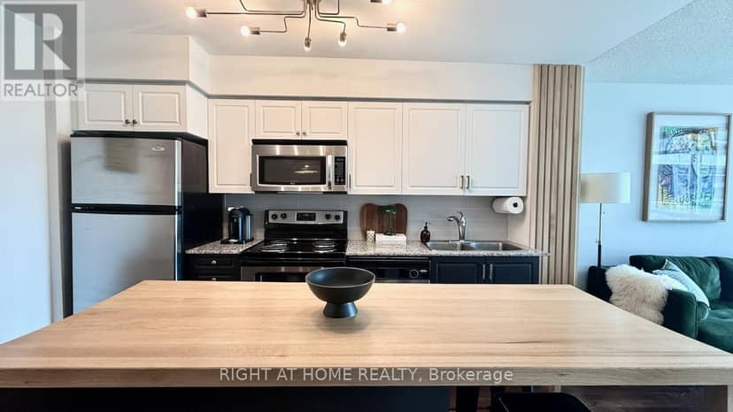 656 - 209 Fort York Boulevard S — photo 12 of 38