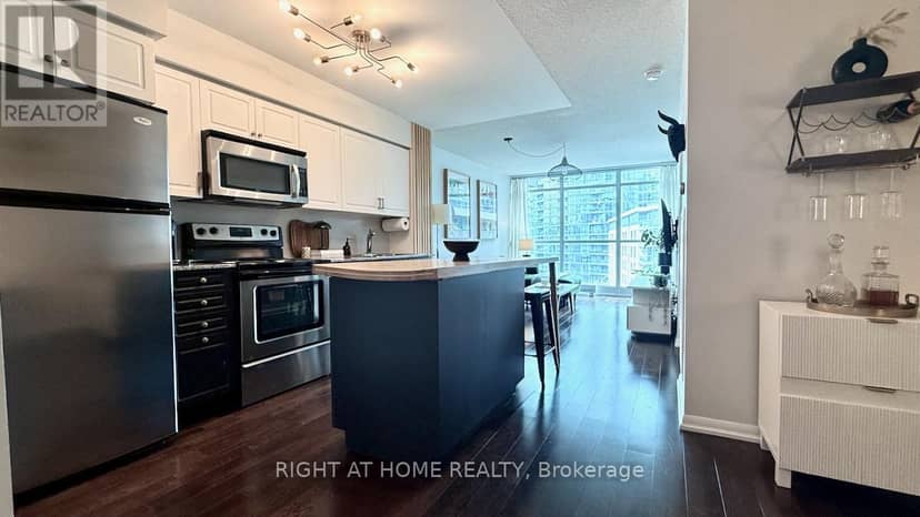 656 - 209 Fort York Boulevard S — photo 4 of 38