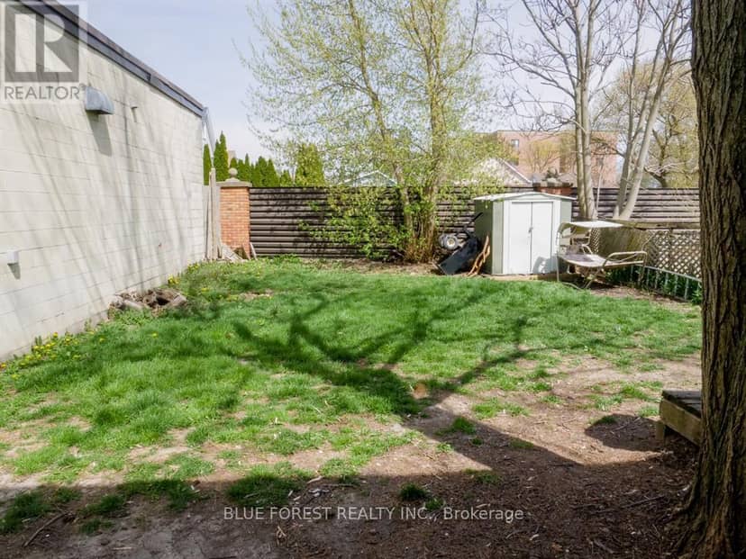 41 Adelaide Street S — photo 4 of 5
