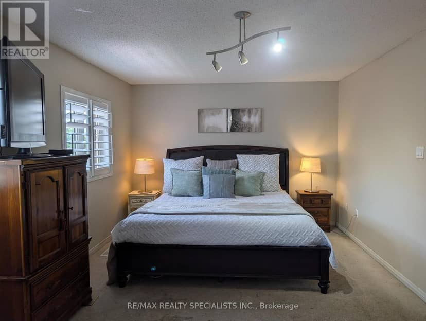 20 Thorp Crescent — photo 10 of 40