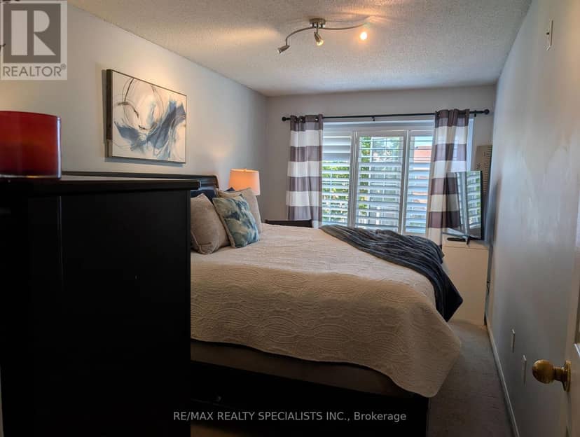 20 Thorp Crescent — photo 15 of 40