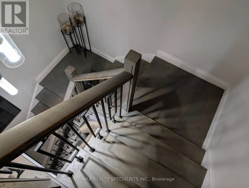20 Thorp Crescent — photo 23 of 40