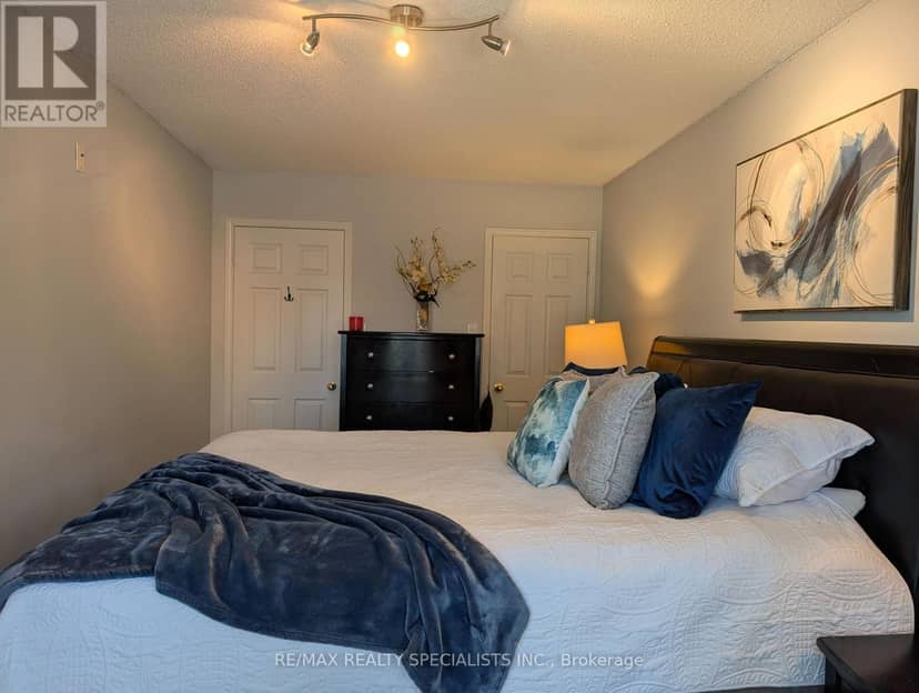 20 Thorp Crescent — photo 16 of 40