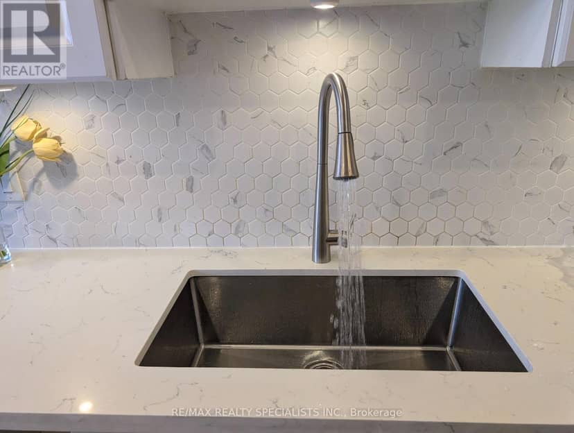 20 Thorp Crescent — photo 28 of 40