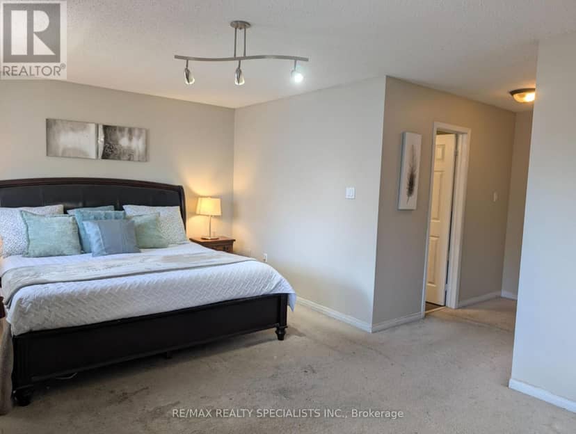 20 Thorp Crescent — photo 6 of 40