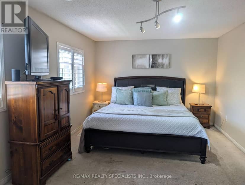20 Thorp Crescent — photo 7 of 40