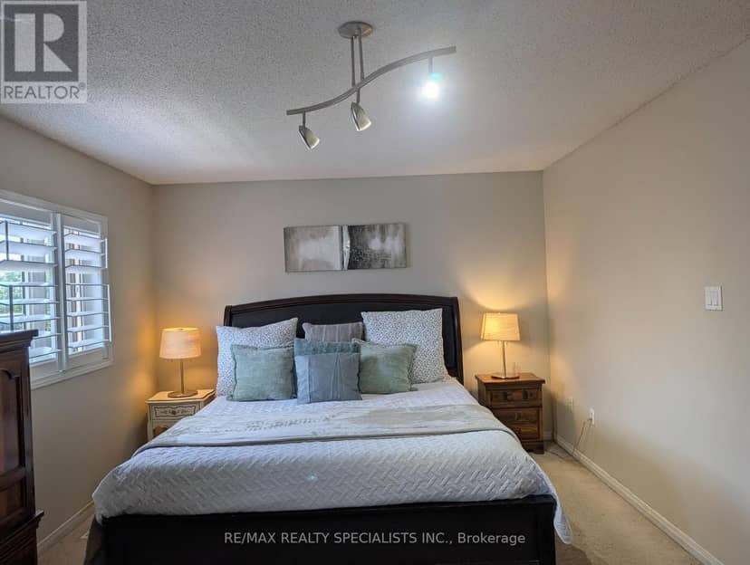 20 Thorp Crescent — photo 9 of 40