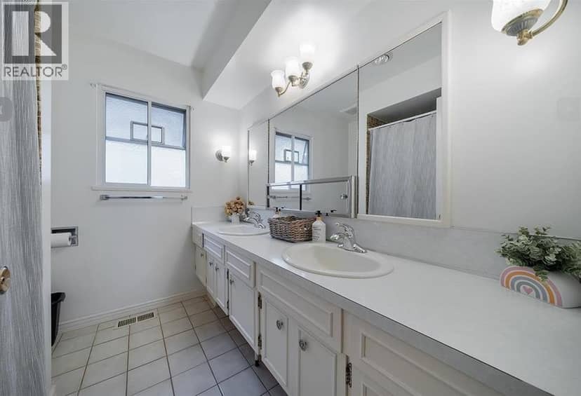 2349 ROSEDALE DR, Vancouver, photo 8