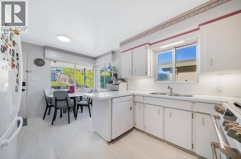 2349 ROSEDALE DR, Vancouver, photo 2