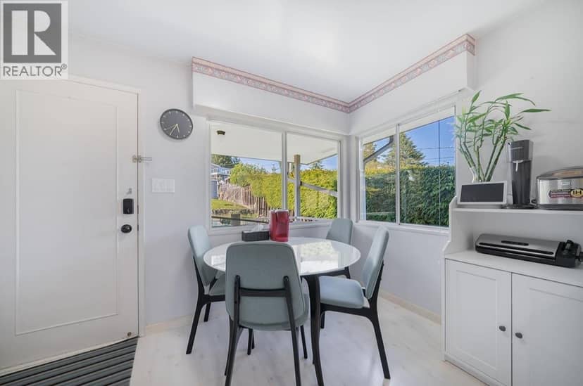 2349 ROSEDALE DR, Vancouver, photo 3