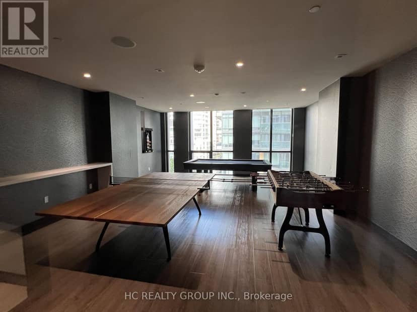 4512 - 1 Yorkville Avenue — photo 16 of 20