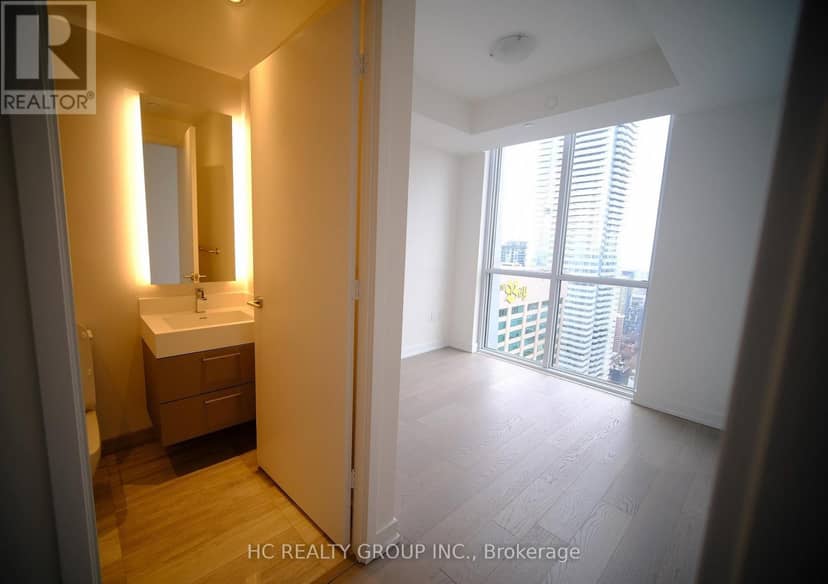 4512 - 1 Yorkville Avenue — photo 6 of 20